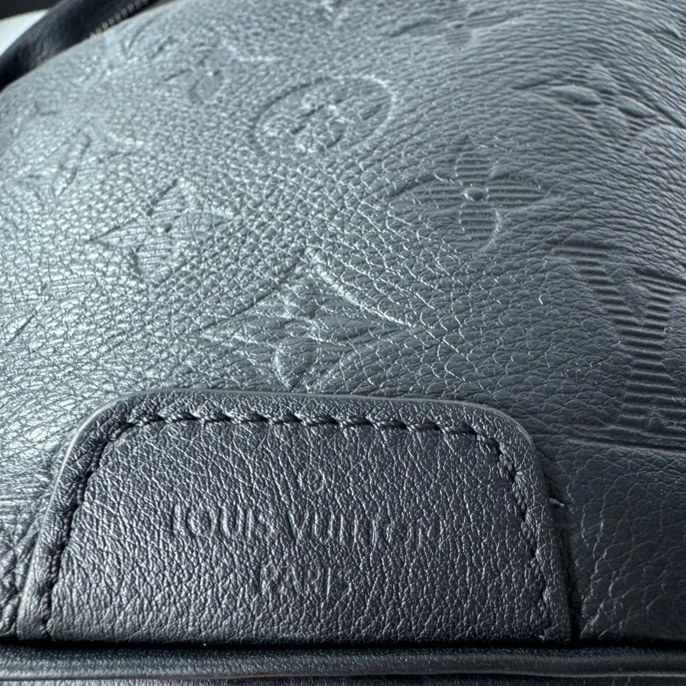 Louis Vuitton Black Monogram Discovery Belt Bag - Picture 5 of 10